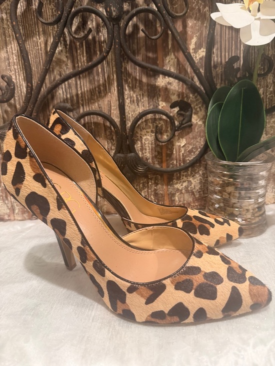 BCBG Shoes - BCBG leopard pumps shoes heels size 9.5